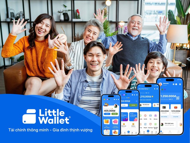 Gia đình nhiều thế hệ cùng sử dụng ứng dụng tài chính Little Wallet trên thiết bị di động